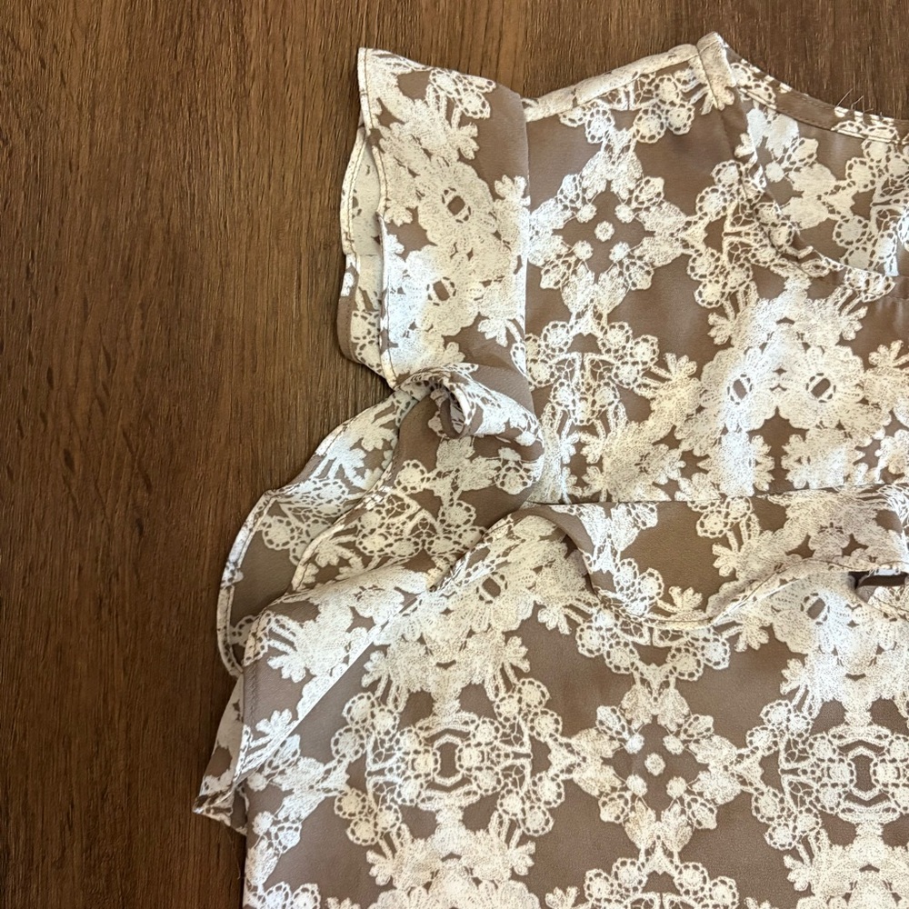 Georgette‎ Blouse Flutter Sleeve Size M Taupe White Feminine Cottagecore Twee - Picture 7 of 10